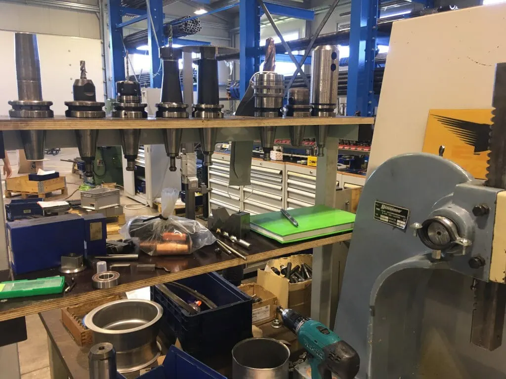 Orodjarna, delovno mesto industrija